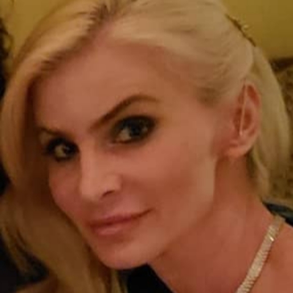 Meet your Posher, Ali - Picture 1 of 4